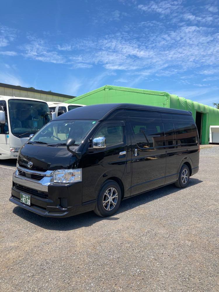 ハイエースグランドキャビン8人乗りVIPファインテックツアラー